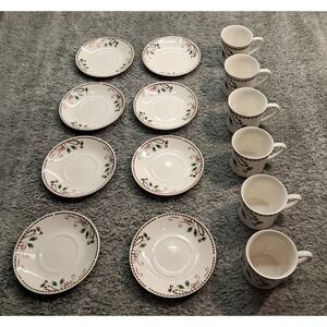 Vtg Home Essentials Christmas Holly Berry Pattern 14 Pcs Set Saucers Coffee Mug